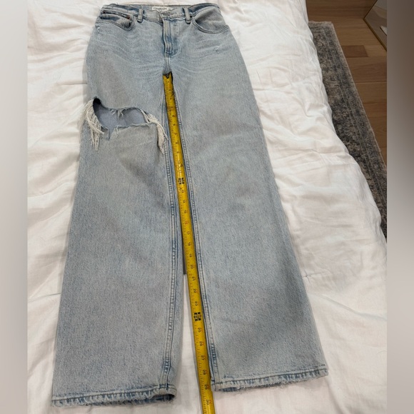 Size 25 / 0R The ‘90s Relaxed Jean High Rise Light Blue Distressed Women’s - Picture 5 of 9